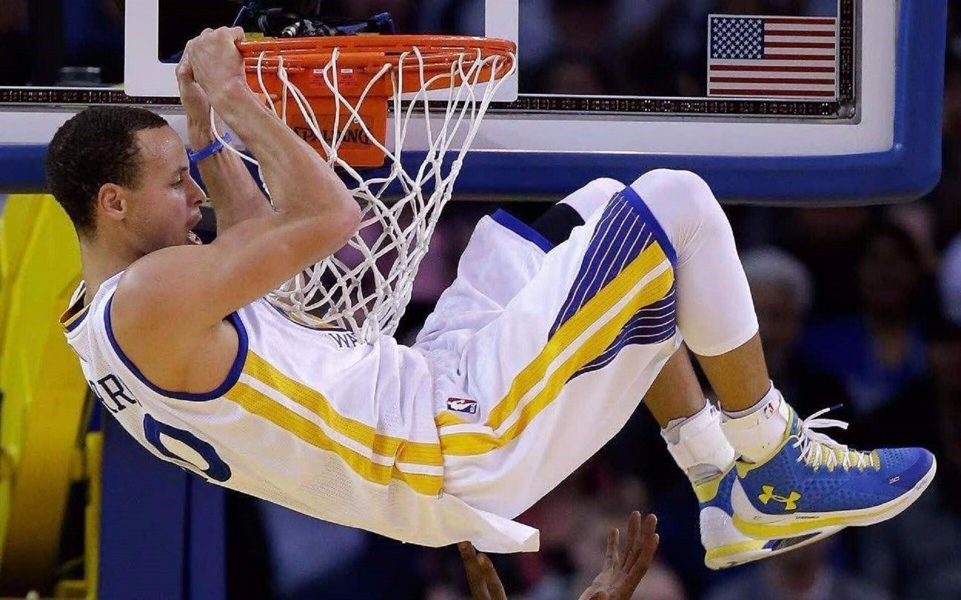 开云体育世界杯-绝杀千分之一秒,索伯险胜阿斯顿马丁,佩雷兹用一场孤独胜利写下F1唯一剧本